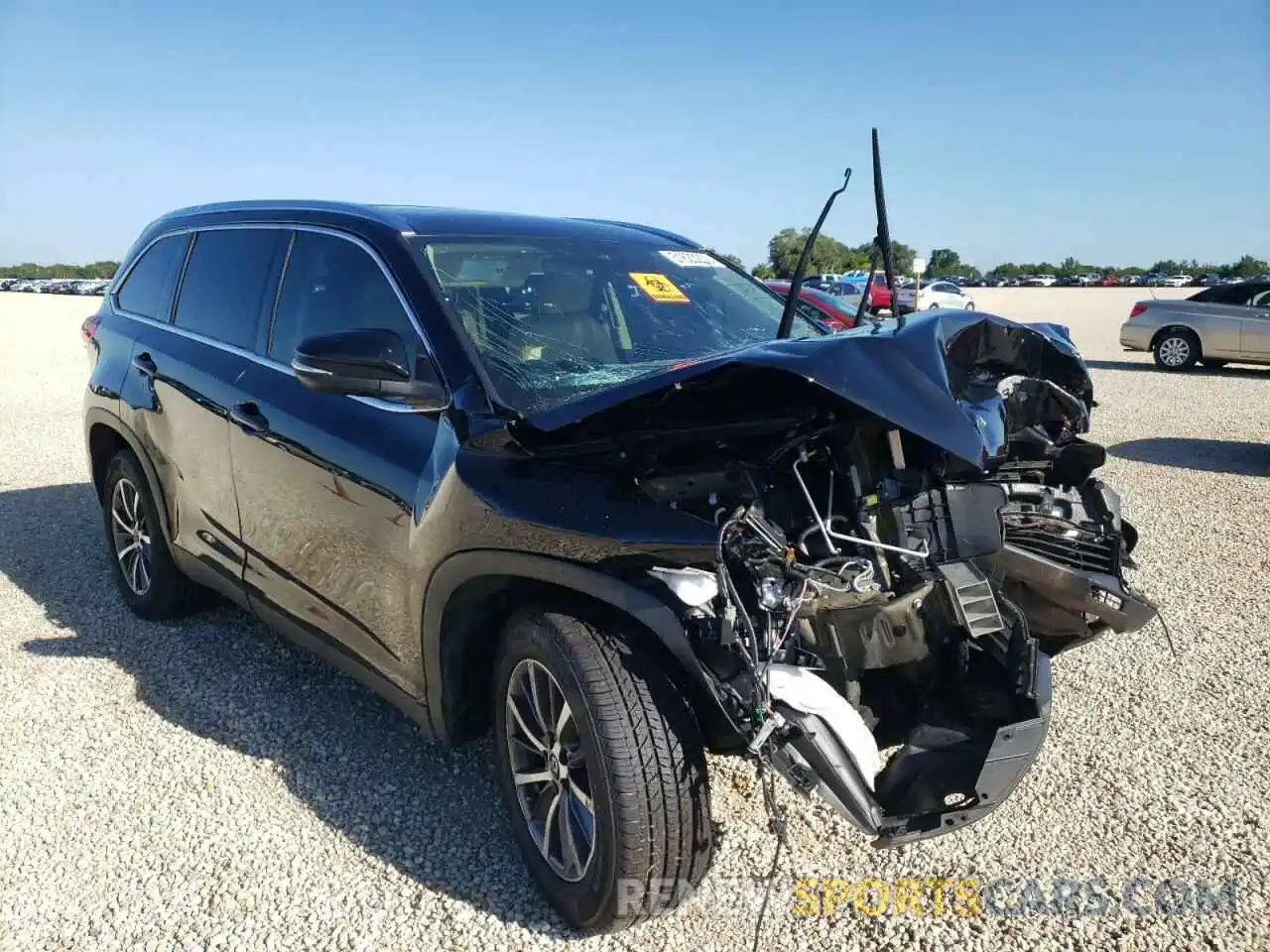 1 Photograph of a damaged car 5TDKZRFH0KS563551 TOYOTA HIGHLANDER 2019