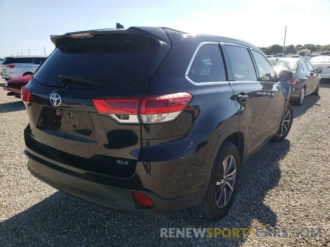 4 Photograph of a damaged car 5TDKZRFH0KS563551 TOYOTA HIGHLANDER 2019