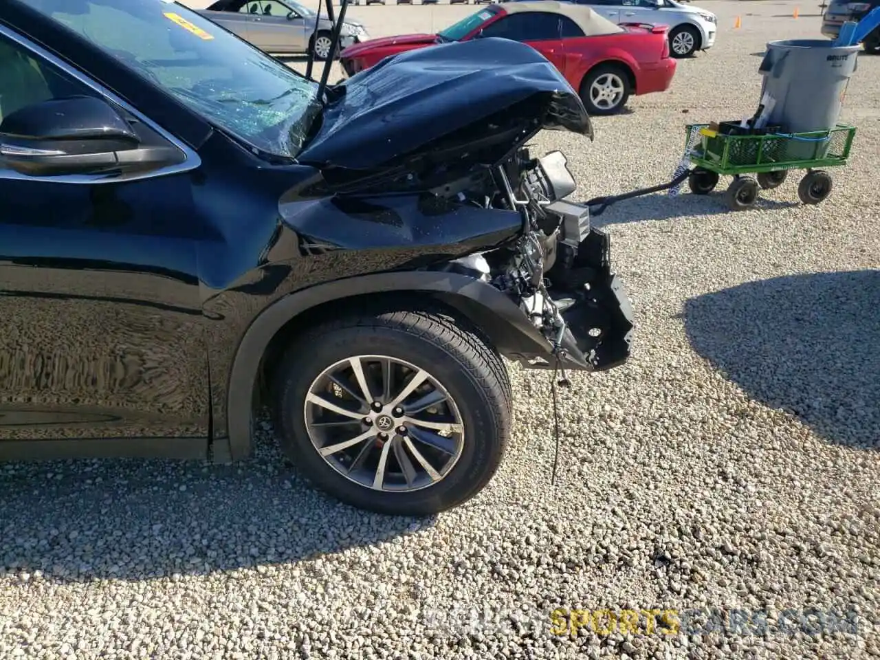 9 Photograph of a damaged car 5TDKZRFH0KS563551 TOYOTA HIGHLANDER 2019