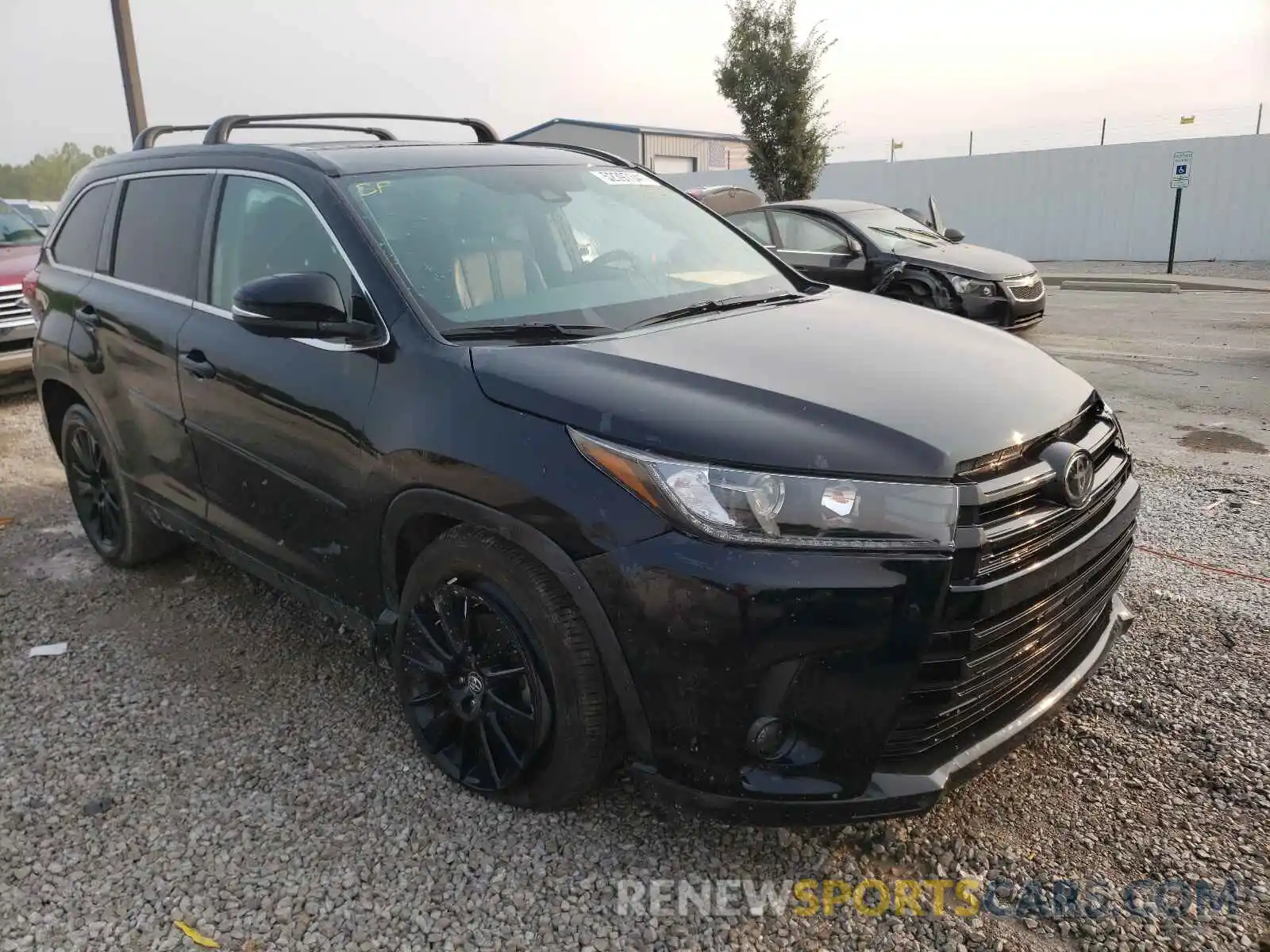 1 Photograph of a damaged car 5TDKZRFH0KS564618 TOYOTA HIGHLANDER 2019