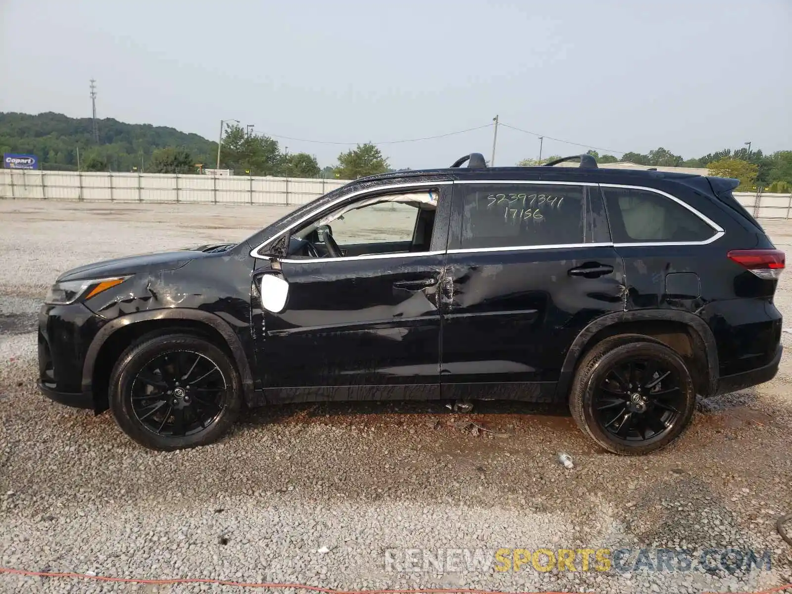 9 Photograph of a damaged car 5TDKZRFH0KS564618 TOYOTA HIGHLANDER 2019