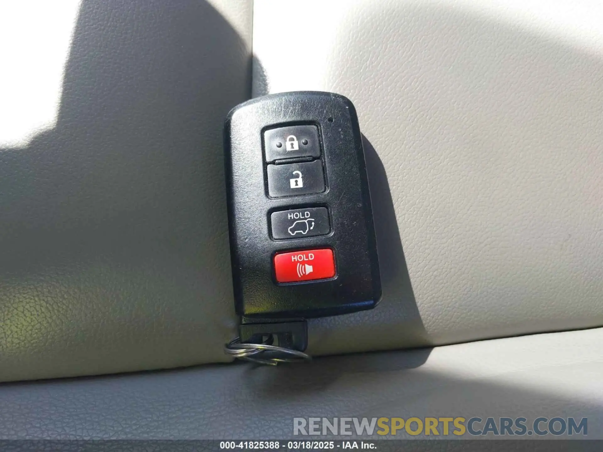 11 Photograph of a damaged car 5TDKZRFH0KS567597 TOYOTA HIGHLANDER 2019