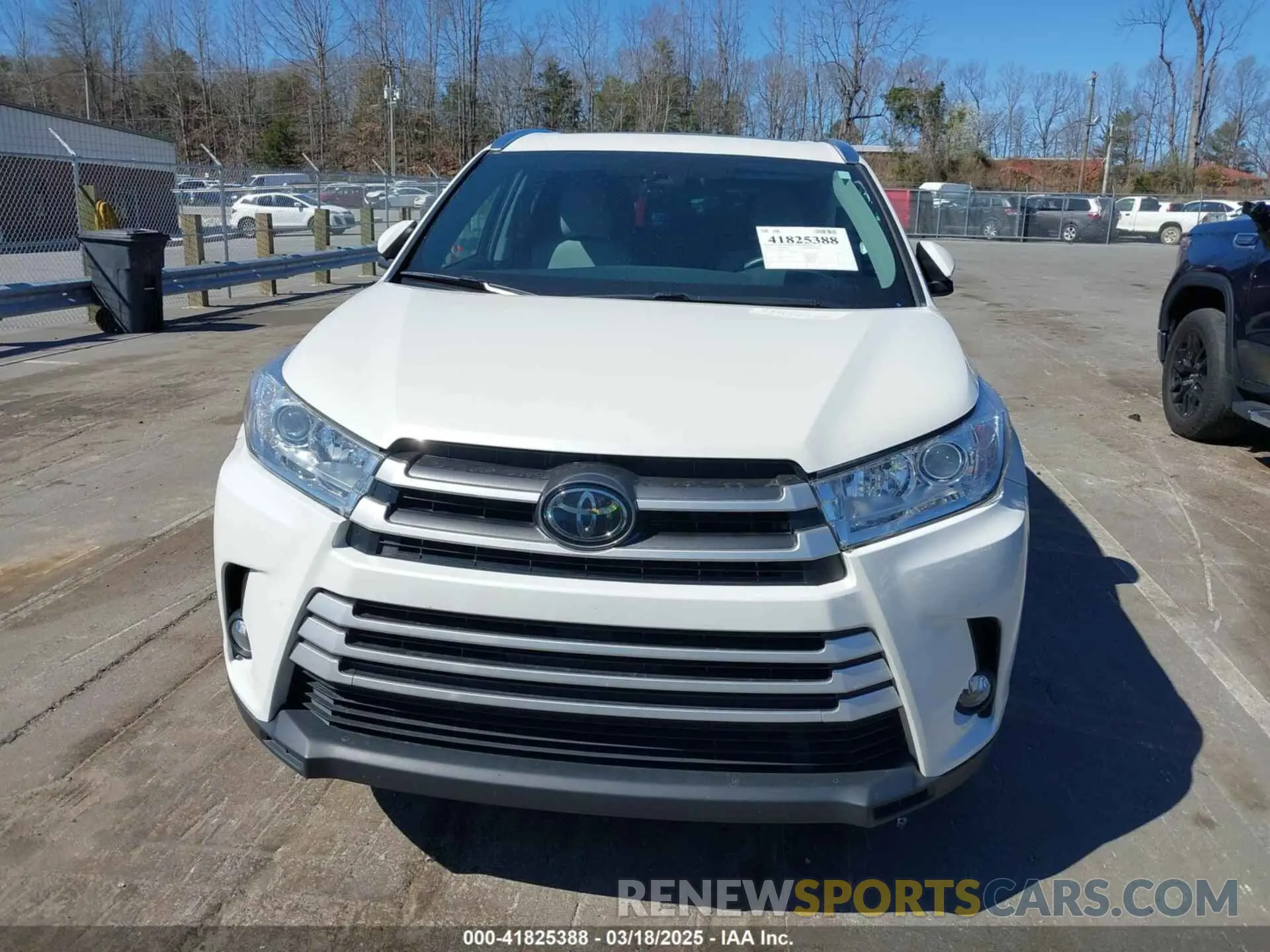 12 Photograph of a damaged car 5TDKZRFH0KS567597 TOYOTA HIGHLANDER 2019