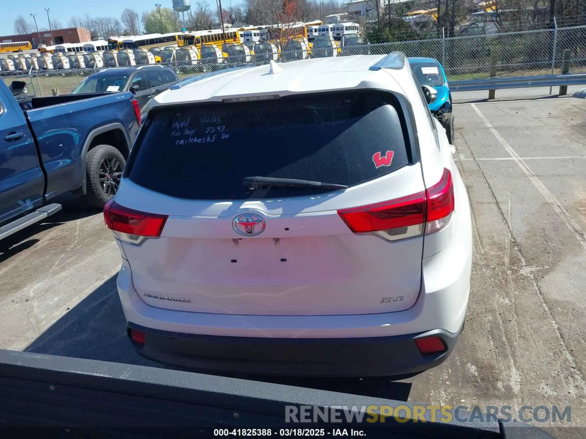 16 Photograph of a damaged car 5TDKZRFH0KS567597 TOYOTA HIGHLANDER 2019