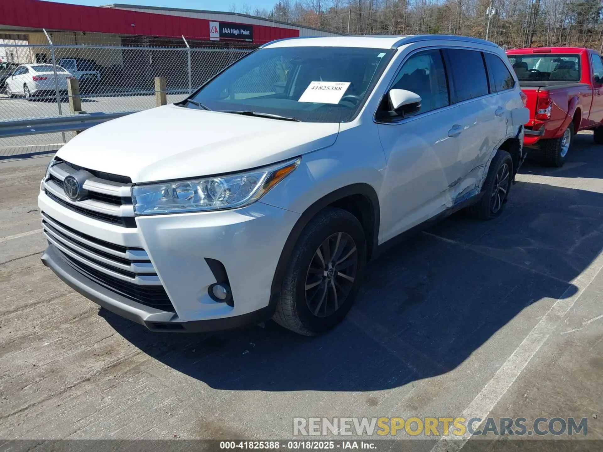 2 Photograph of a damaged car 5TDKZRFH0KS567597 TOYOTA HIGHLANDER 2019