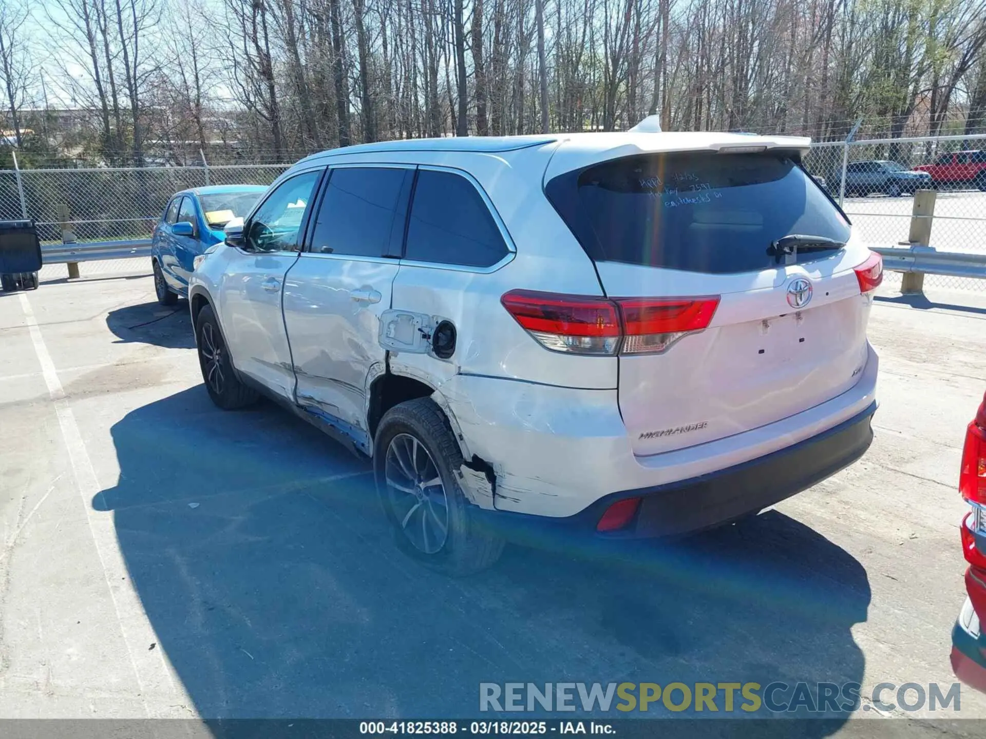 3 Photograph of a damaged car 5TDKZRFH0KS567597 TOYOTA HIGHLANDER 2019
