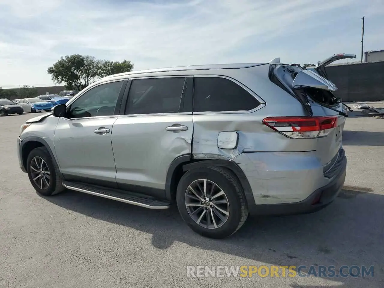 2 Photograph of a damaged car 5TDKZRFH0KS569107 TOYOTA HIGHLANDER 2019