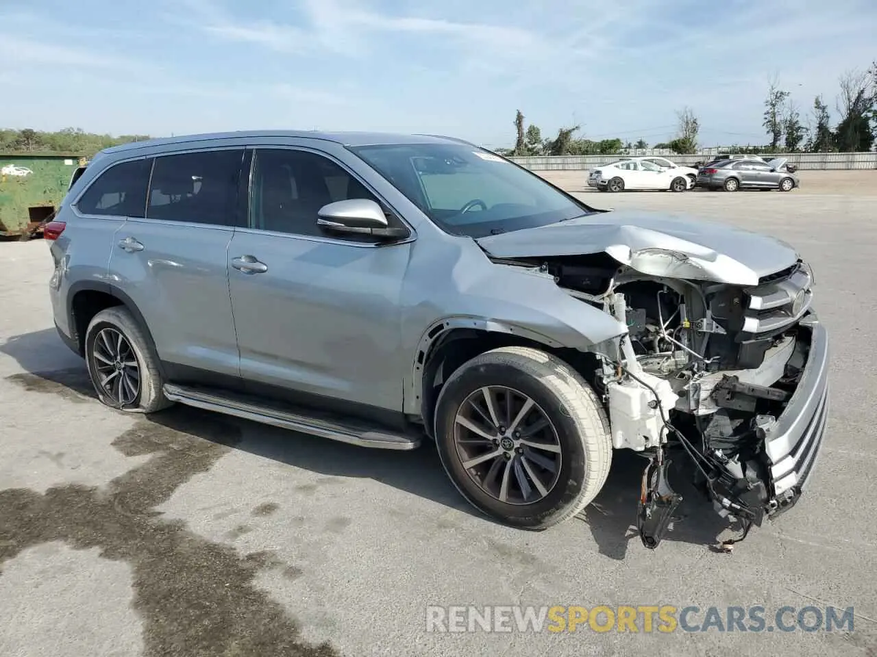 4 Photograph of a damaged car 5TDKZRFH0KS569107 TOYOTA HIGHLANDER 2019