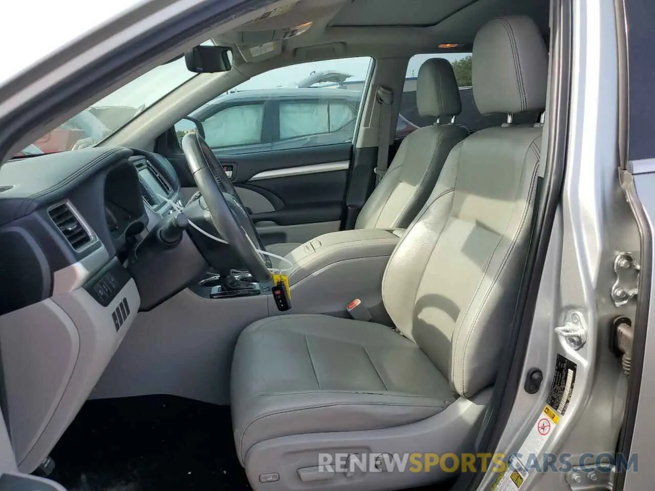 7 Photograph of a damaged car 5TDKZRFH0KS569107 TOYOTA HIGHLANDER 2019