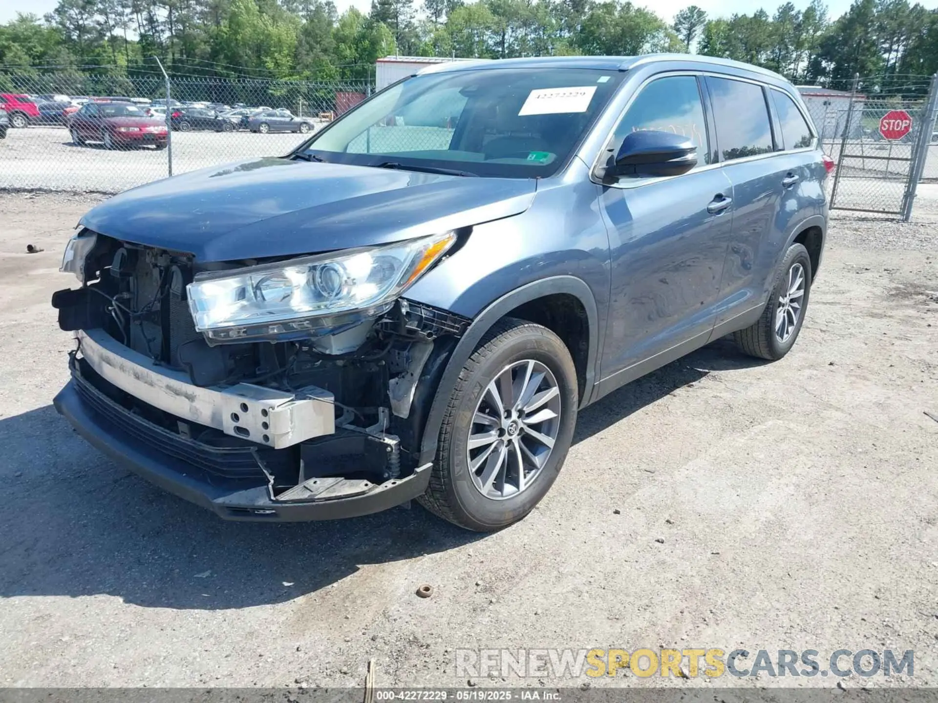 2 Photograph of a damaged car 5TDKZRFH1KS290412 TOYOTA HIGHLANDER 2019