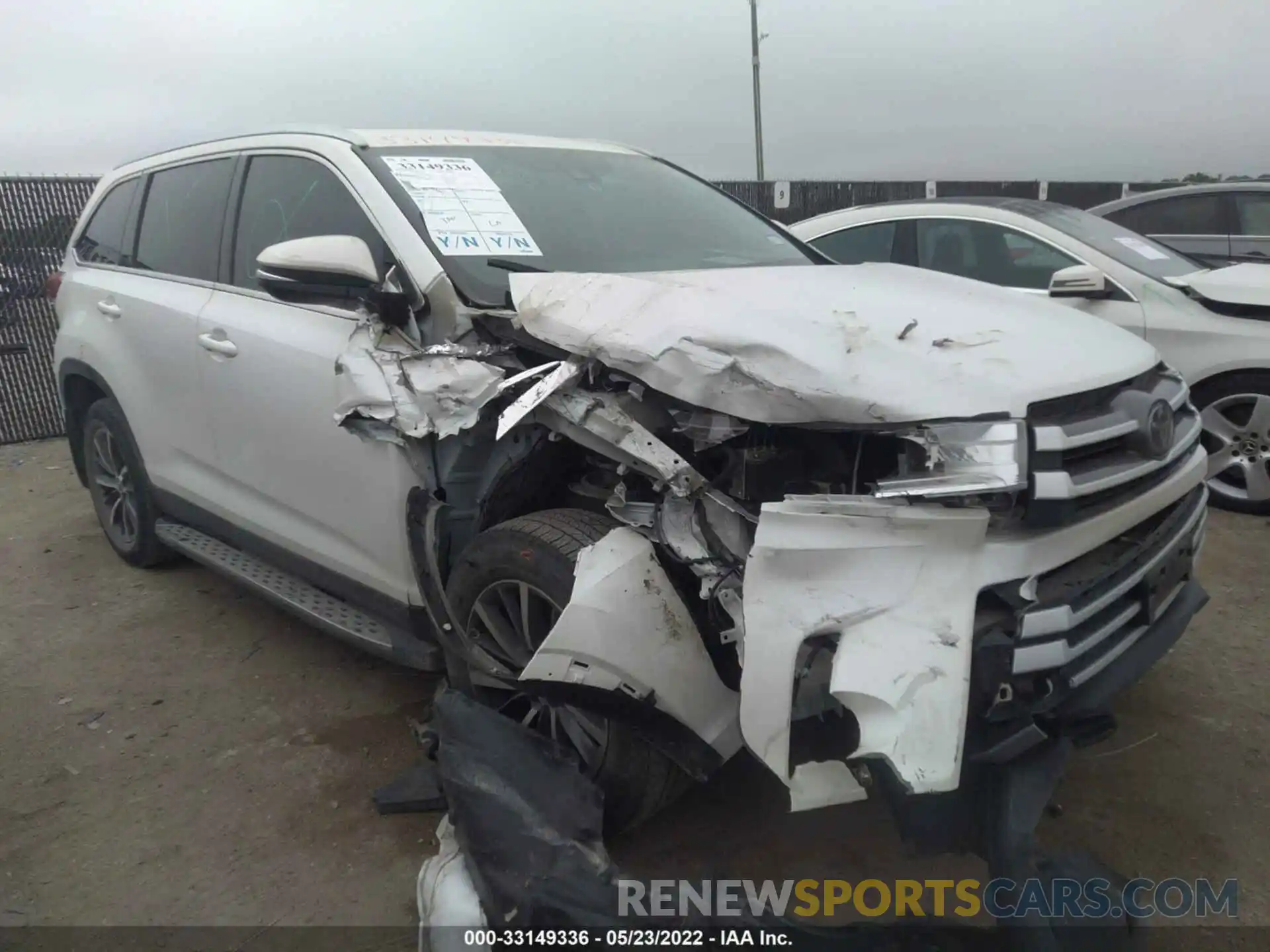 1 Photograph of a damaged car 5TDKZRFH1KS301781 TOYOTA HIGHLANDER 2019