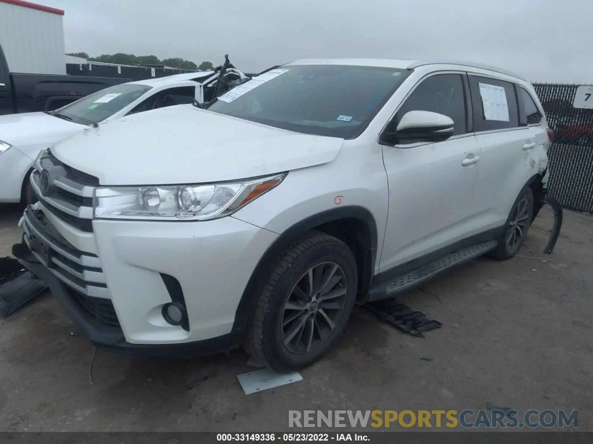 2 Photograph of a damaged car 5TDKZRFH1KS301781 TOYOTA HIGHLANDER 2019