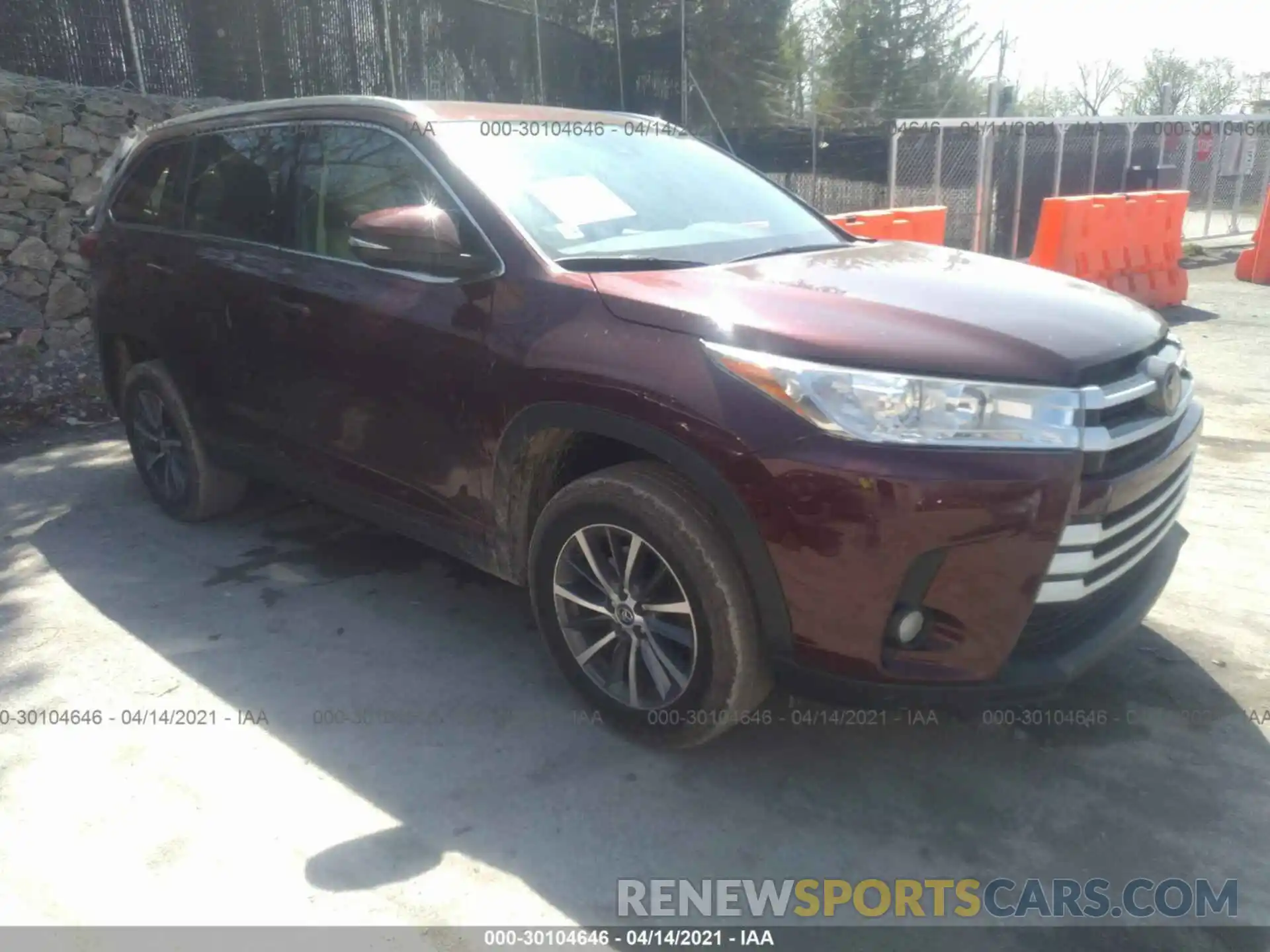 1 Photograph of a damaged car 5TDKZRFH1KS313946 TOYOTA HIGHLANDER 2019