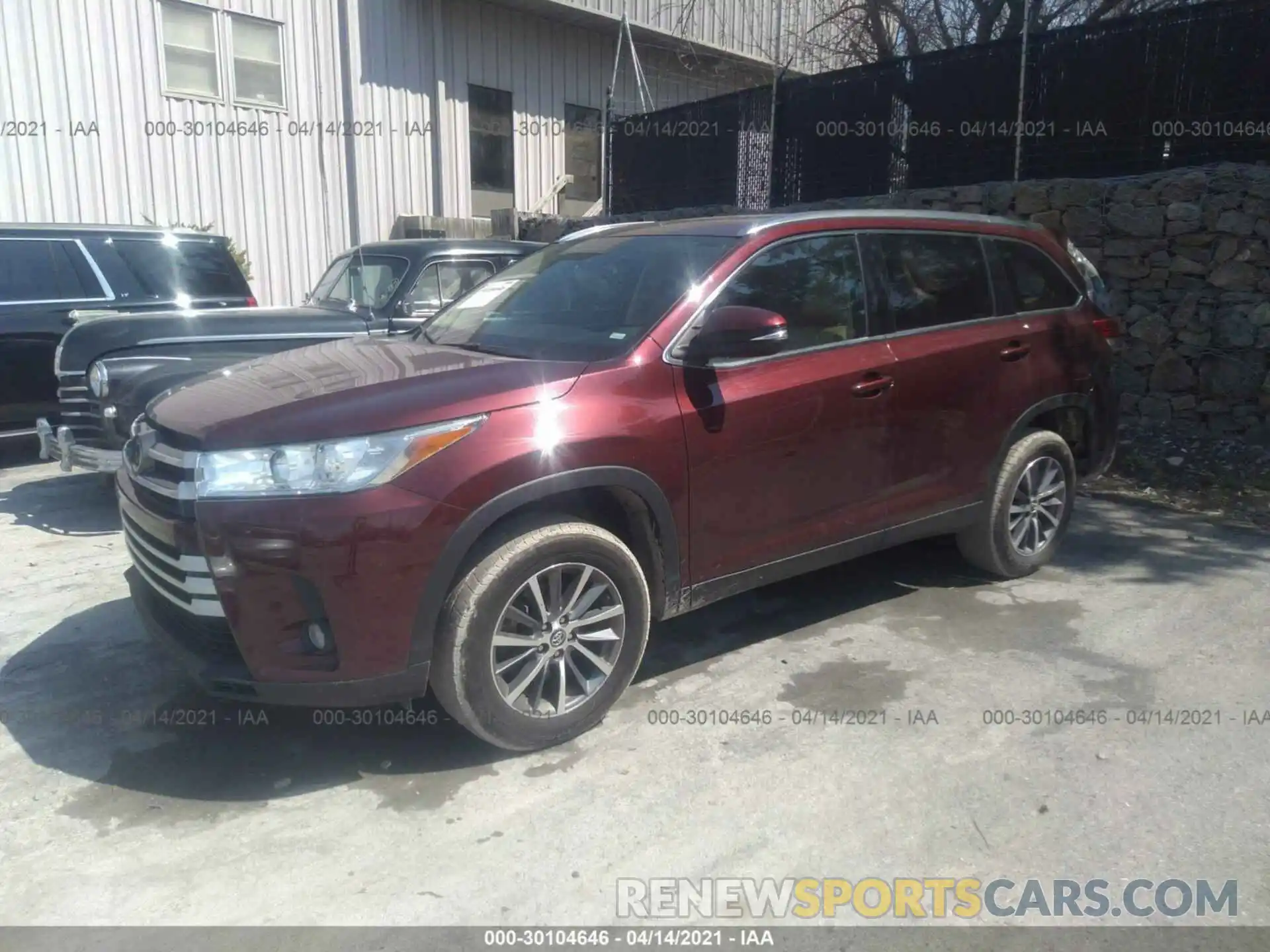 2 Photograph of a damaged car 5TDKZRFH1KS313946 TOYOTA HIGHLANDER 2019