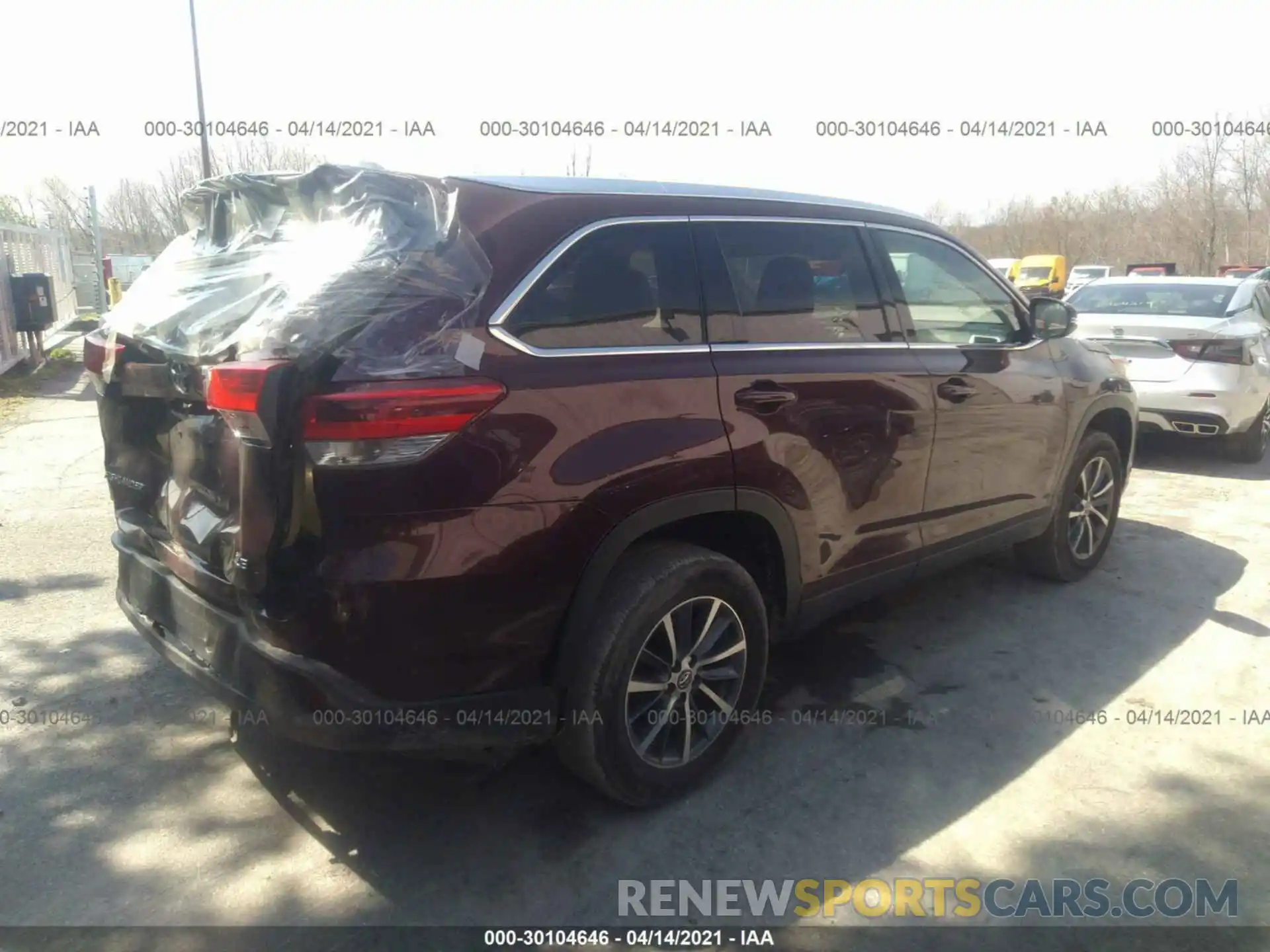 4 Photograph of a damaged car 5TDKZRFH1KS313946 TOYOTA HIGHLANDER 2019