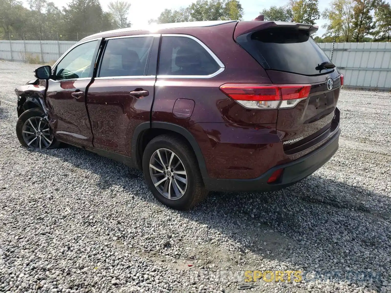 3 Photograph of a damaged car 5TDKZRFH1KS329127 TOYOTA HIGHLANDER 2019