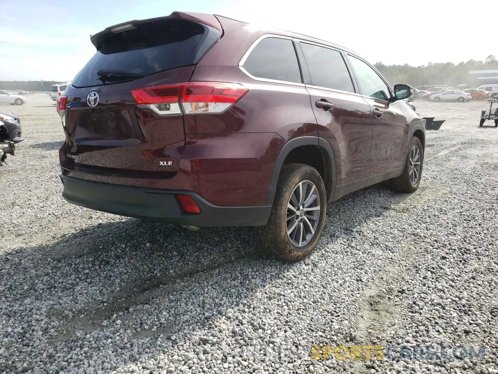 4 Photograph of a damaged car 5TDKZRFH1KS329127 TOYOTA HIGHLANDER 2019