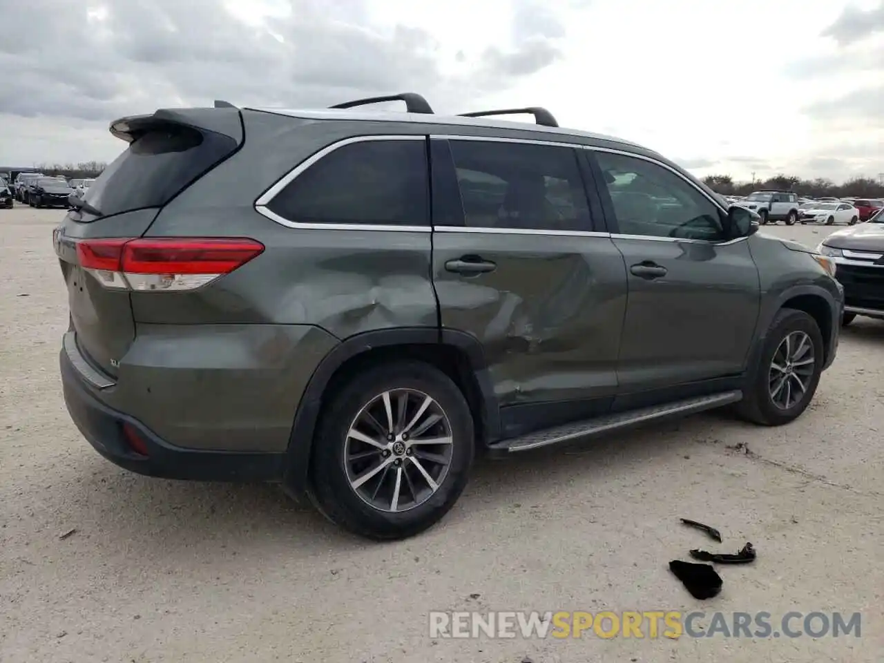 3 Photograph of a damaged car 5TDKZRFH1KS332142 TOYOTA HIGHLANDER 2019