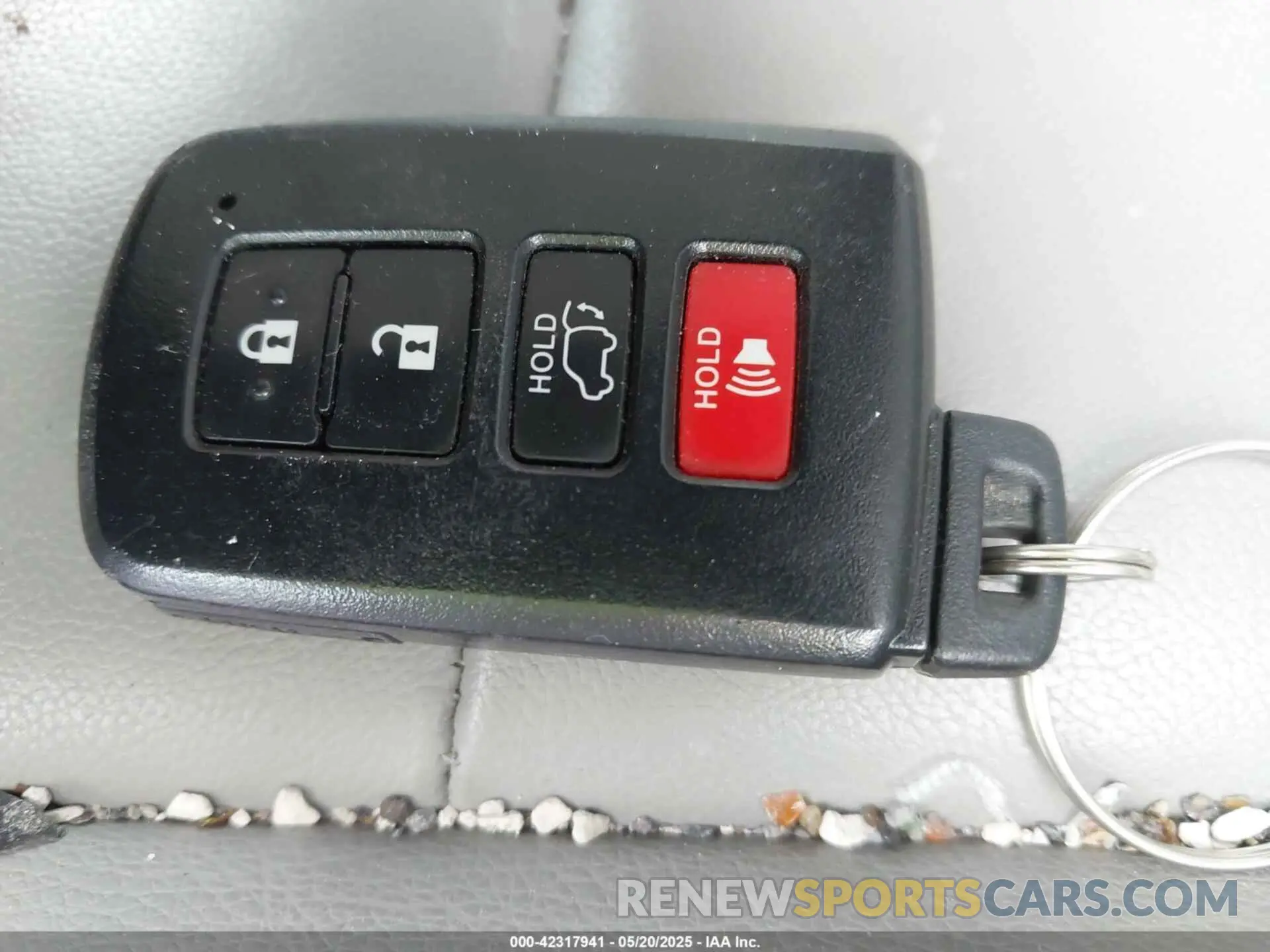 11 Photograph of a damaged car 5TDKZRFH1KS341598 TOYOTA HIGHLANDER 2019