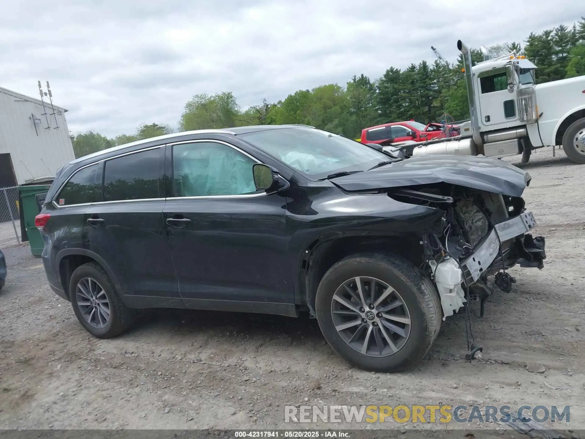 13 Photograph of a damaged car 5TDKZRFH1KS341598 TOYOTA HIGHLANDER 2019