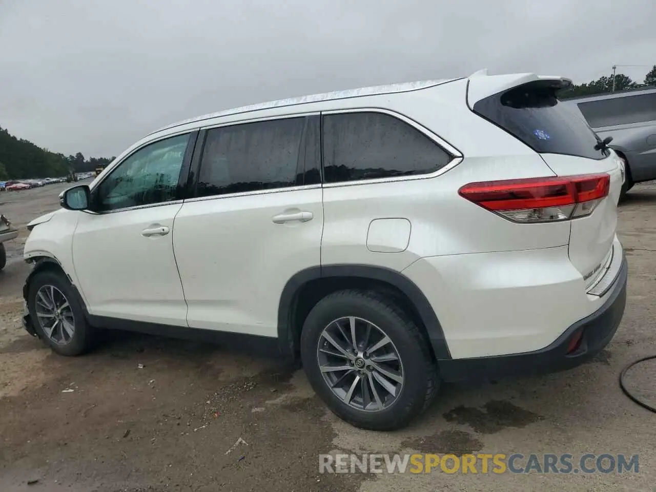 2 Photograph of a damaged car 5TDKZRFH1KS346008 TOYOTA HIGHLANDER 2019