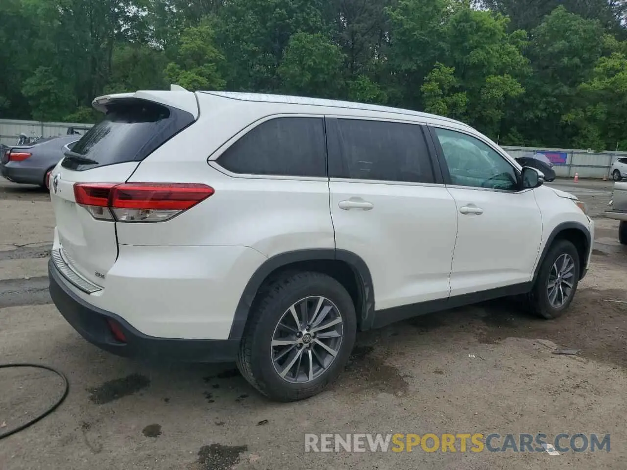 3 Photograph of a damaged car 5TDKZRFH1KS346008 TOYOTA HIGHLANDER 2019
