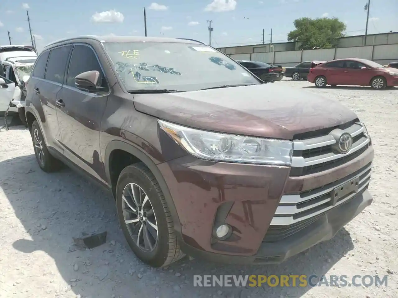 1 Photograph of a damaged car 5TDKZRFH1KS349507 TOYOTA HIGHLANDER 2019