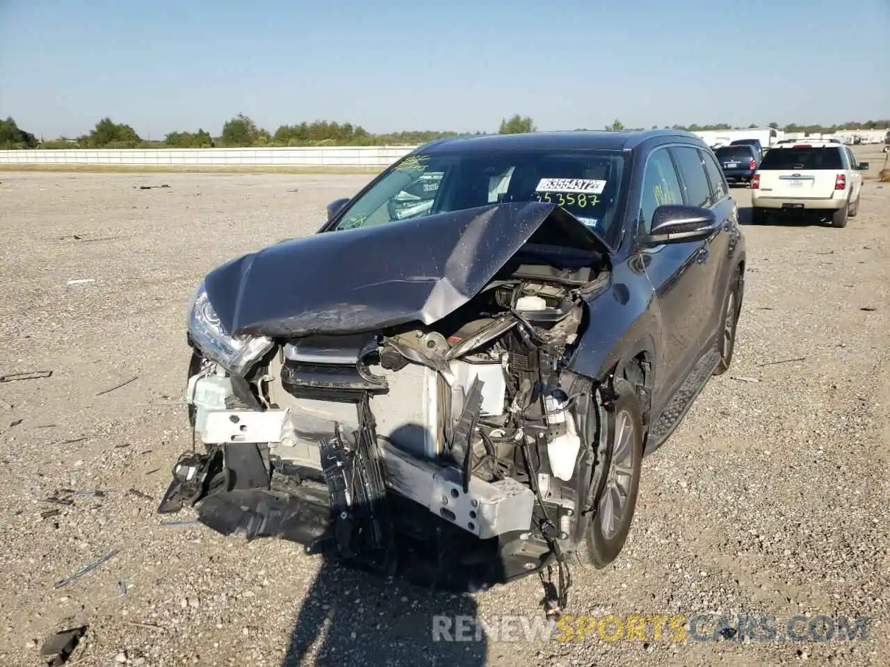 2 Photograph of a damaged car 5TDKZRFH1KS353587 TOYOTA HIGHLANDER 2019