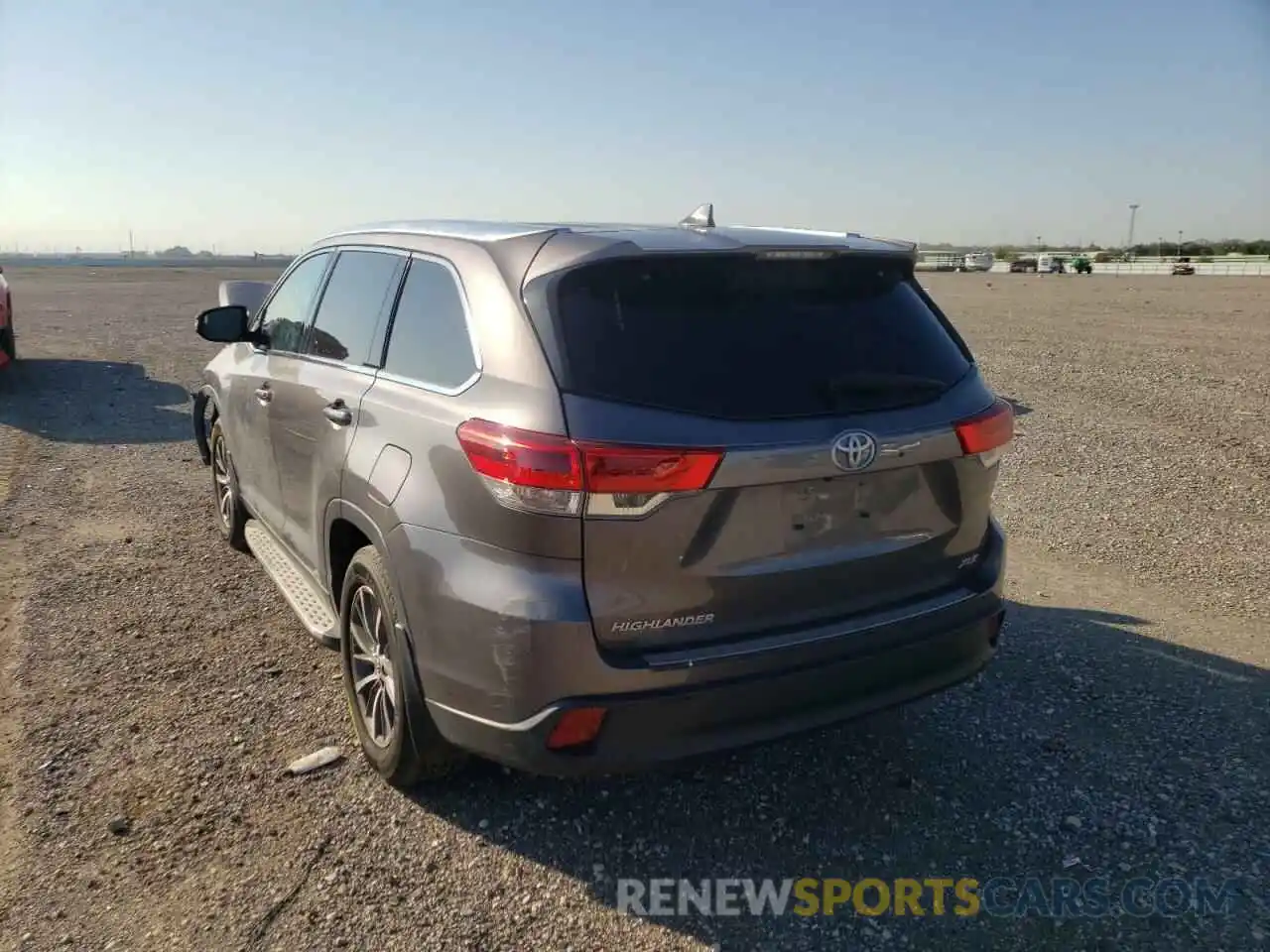 3 Photograph of a damaged car 5TDKZRFH1KS353587 TOYOTA HIGHLANDER 2019