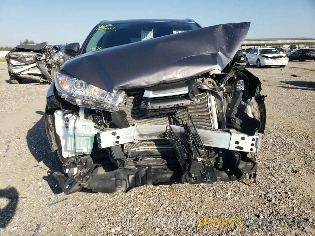 9 Photograph of a damaged car 5TDKZRFH1KS353587 TOYOTA HIGHLANDER 2019