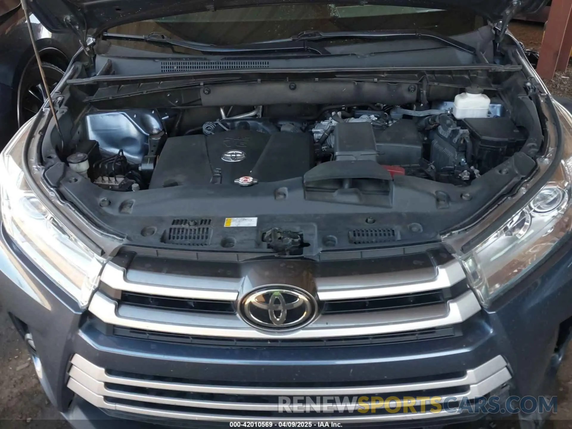 10 Photograph of a damaged car 5TDKZRFH1KS356148 TOYOTA HIGHLANDER 2019