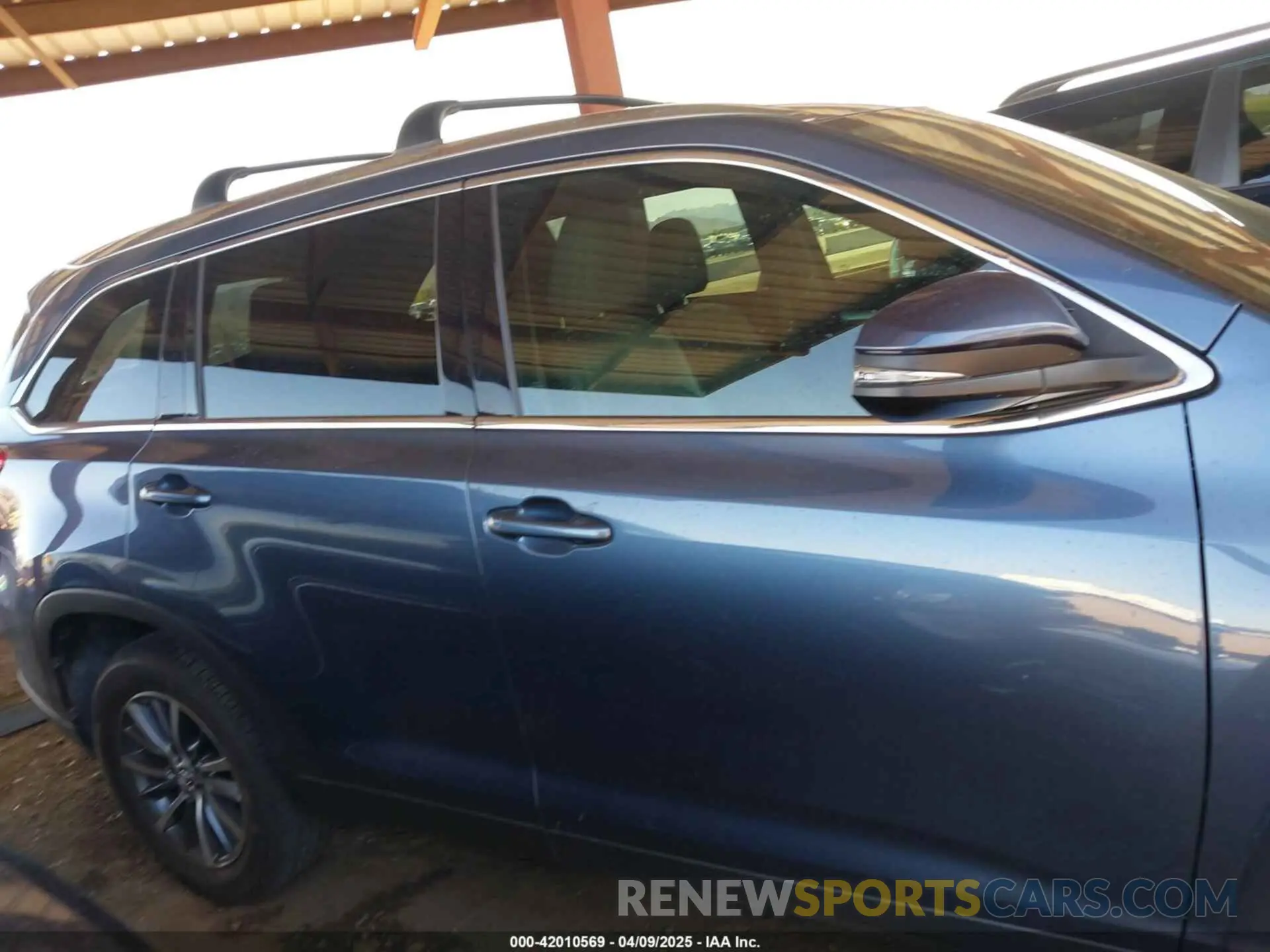 13 Photograph of a damaged car 5TDKZRFH1KS356148 TOYOTA HIGHLANDER 2019