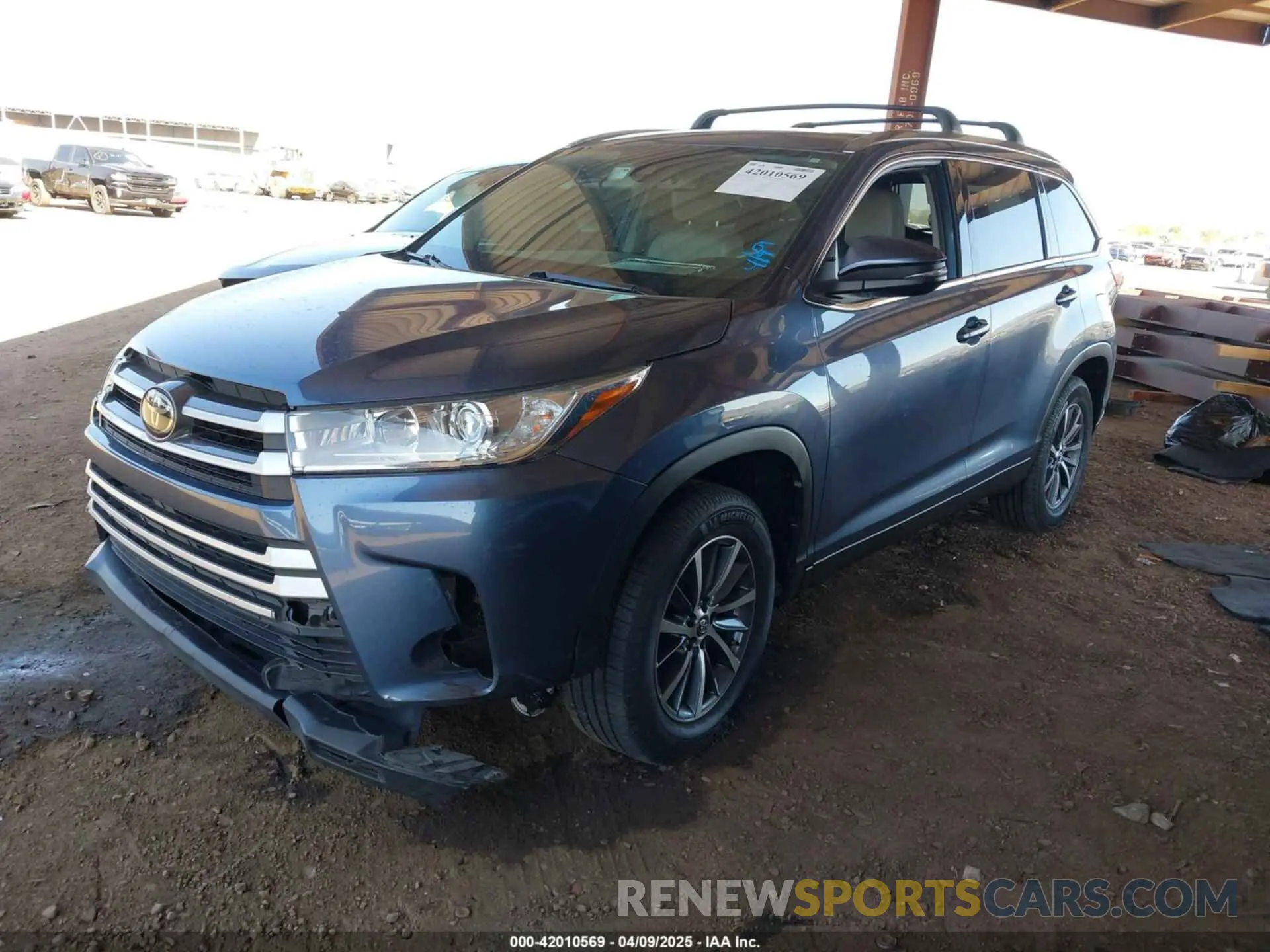 2 Photograph of a damaged car 5TDKZRFH1KS356148 TOYOTA HIGHLANDER 2019