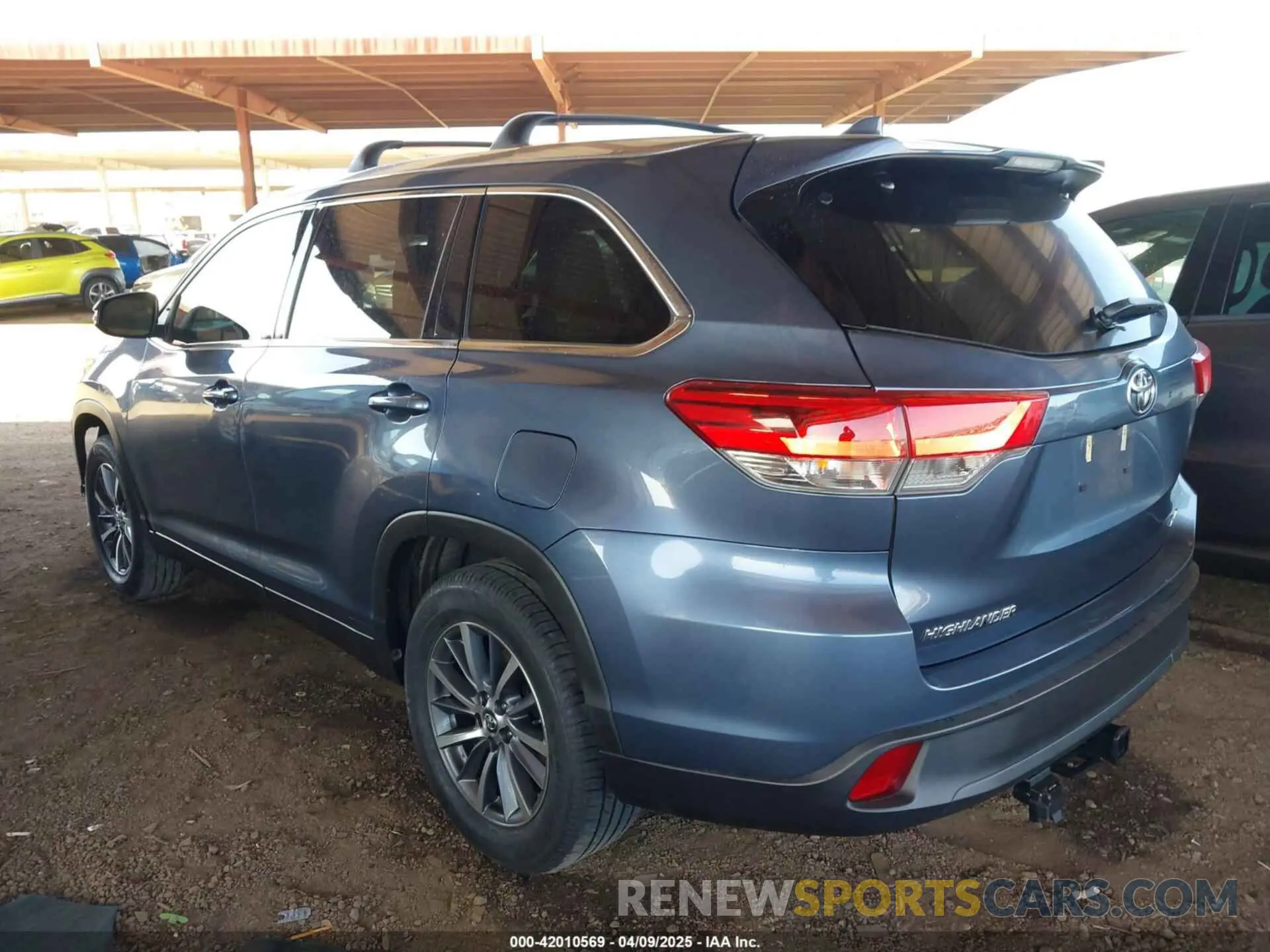 3 Photograph of a damaged car 5TDKZRFH1KS356148 TOYOTA HIGHLANDER 2019