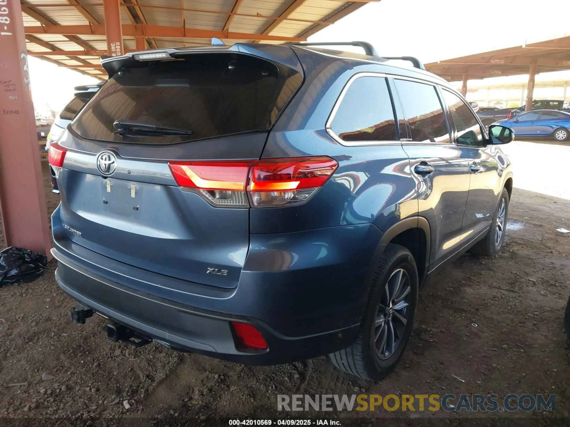 4 Photograph of a damaged car 5TDKZRFH1KS356148 TOYOTA HIGHLANDER 2019