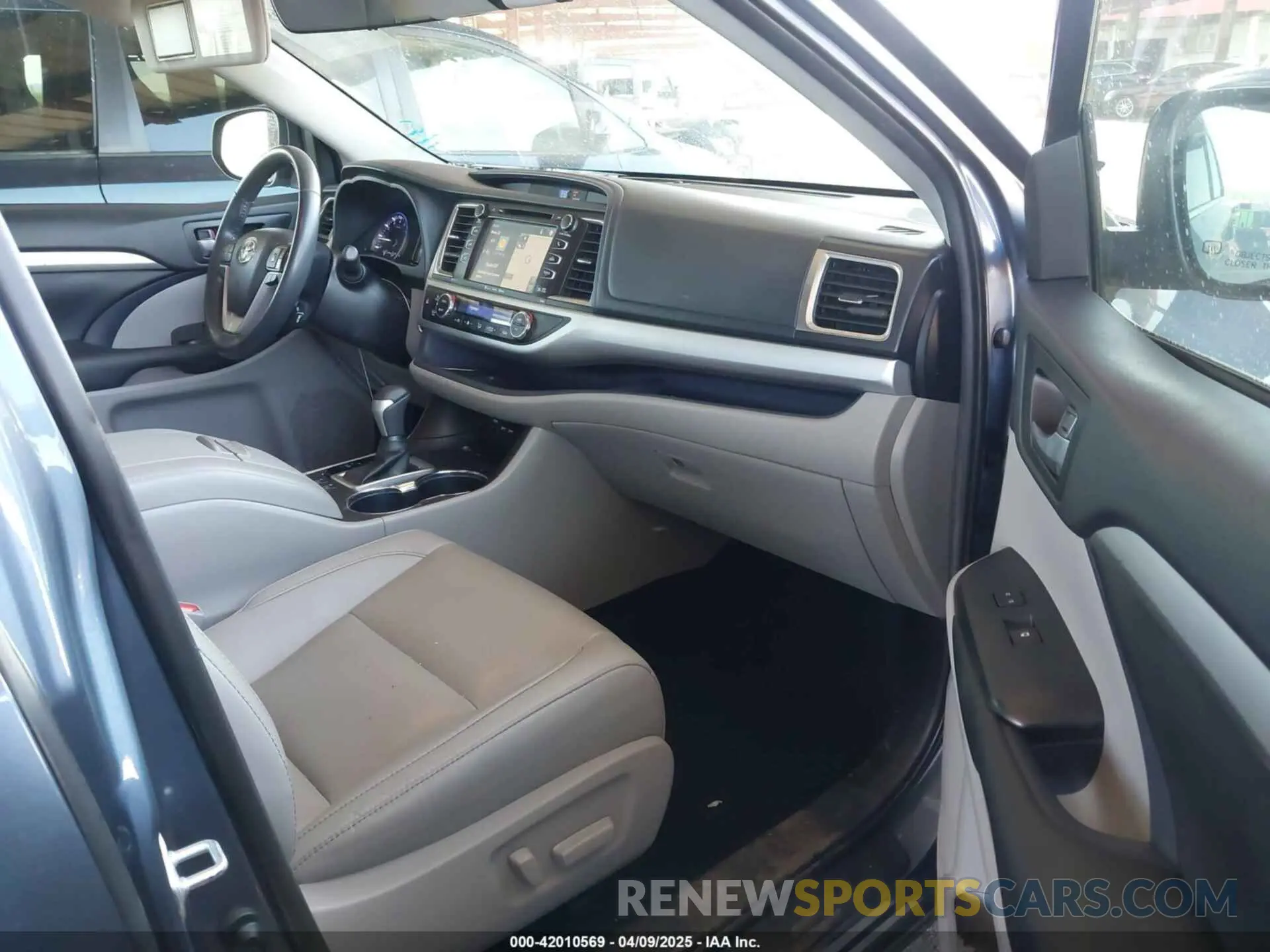 5 Photograph of a damaged car 5TDKZRFH1KS356148 TOYOTA HIGHLANDER 2019