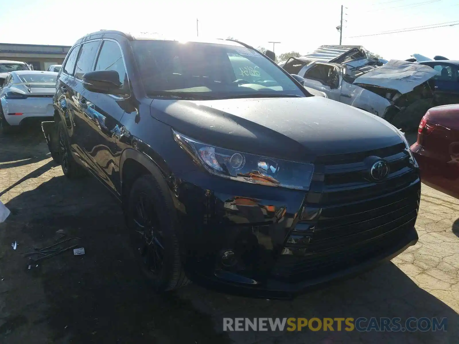 1 Photograph of a damaged car 5TDKZRFH1KS555006 TOYOTA HIGHLANDER 2019