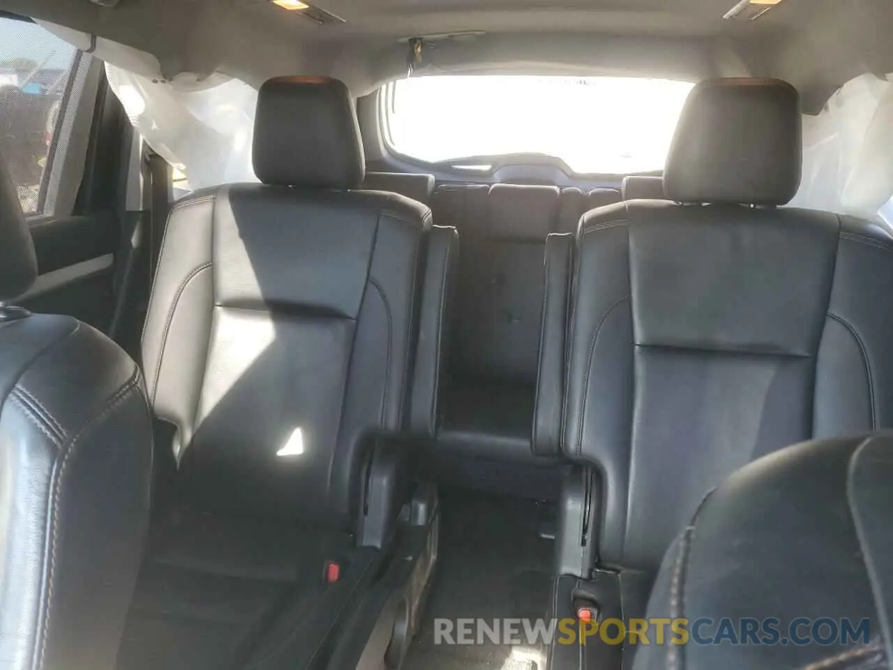 10 Photograph of a damaged car 5TDKZRFH1KS559167 TOYOTA HIGHLANDER 2019