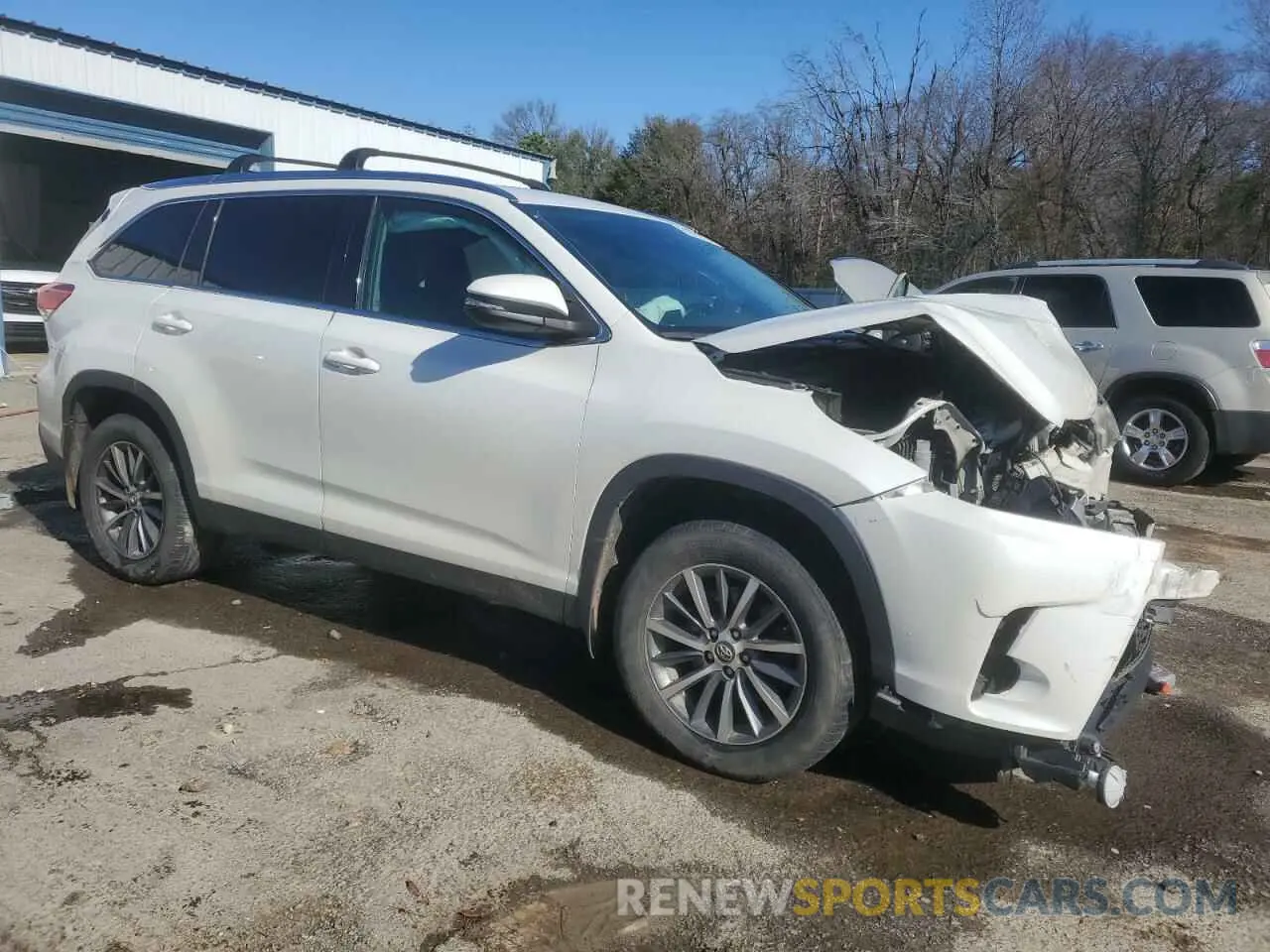 4 Photograph of a damaged car 5TDKZRFH1KS559167 TOYOTA HIGHLANDER 2019