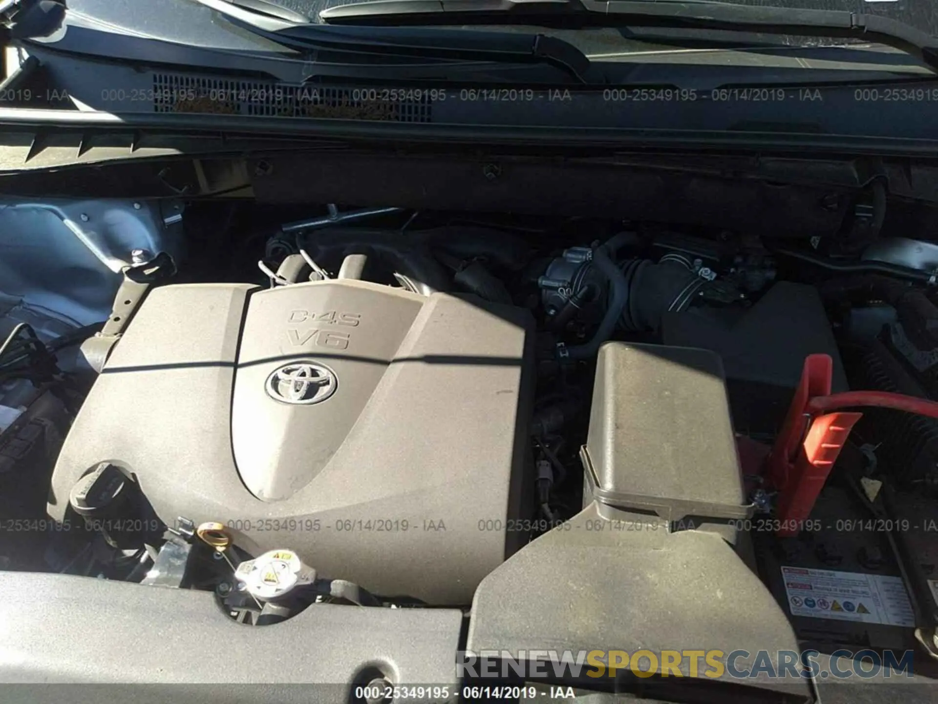 10 Photograph of a damaged car 5TDKZRFH1KS560044 TOYOTA HIGHLANDER 2019
