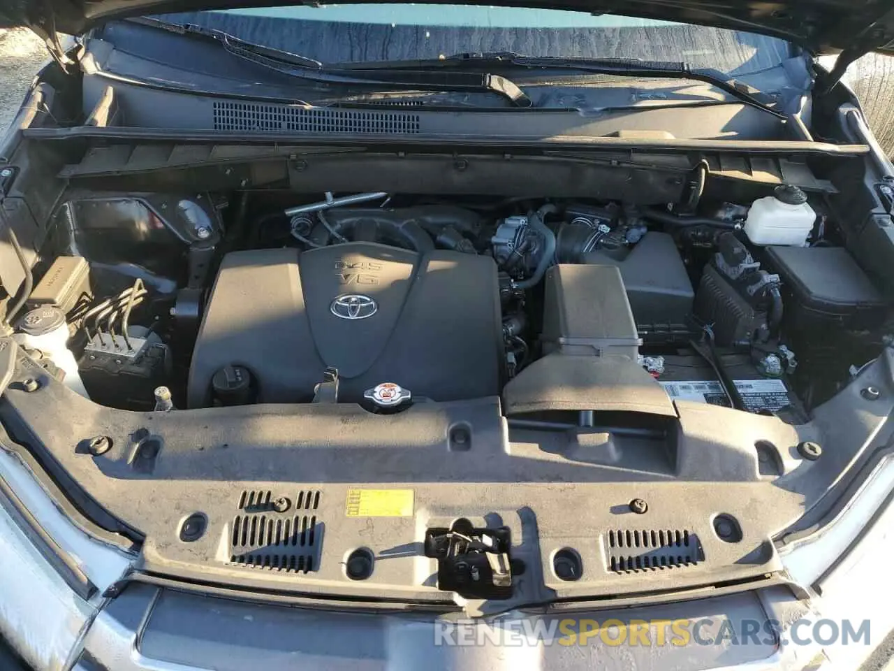 12 Photograph of a damaged car 5TDKZRFH1KS562280 TOYOTA HIGHLANDER 2019
