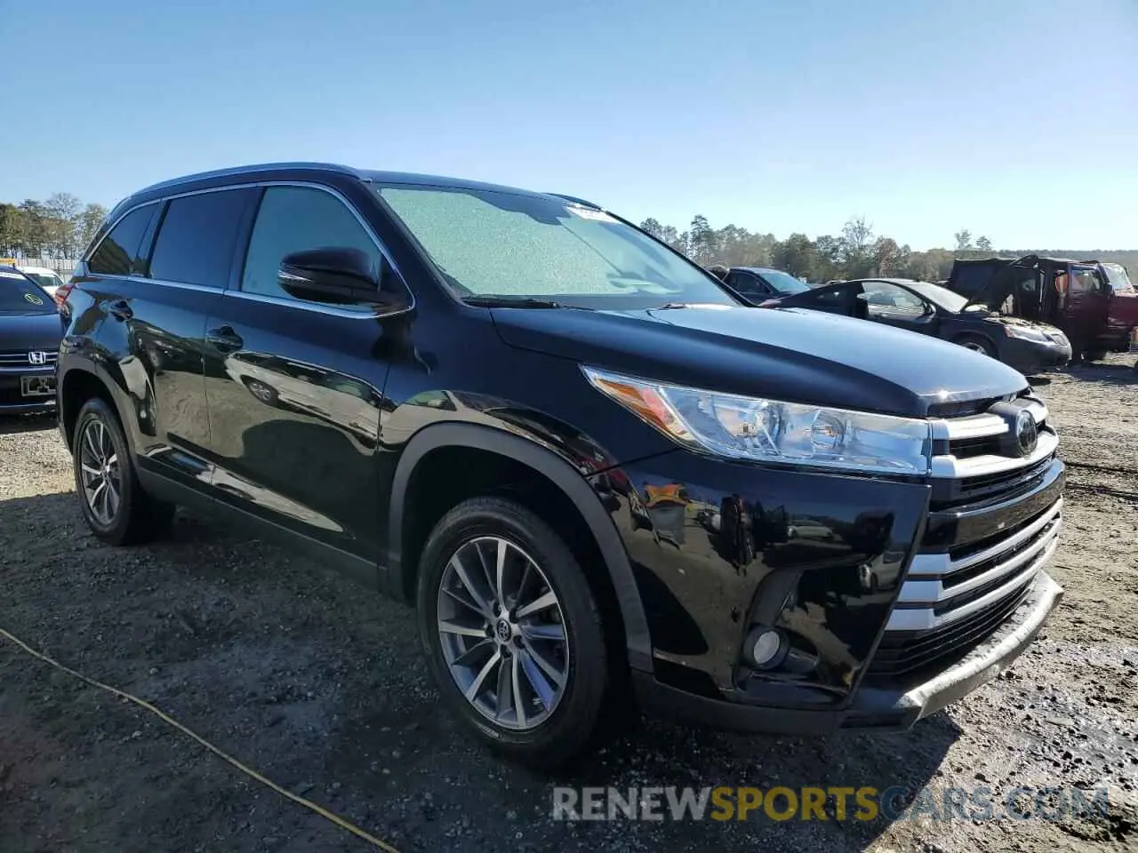 4 Photograph of a damaged car 5TDKZRFH1KS562280 TOYOTA HIGHLANDER 2019