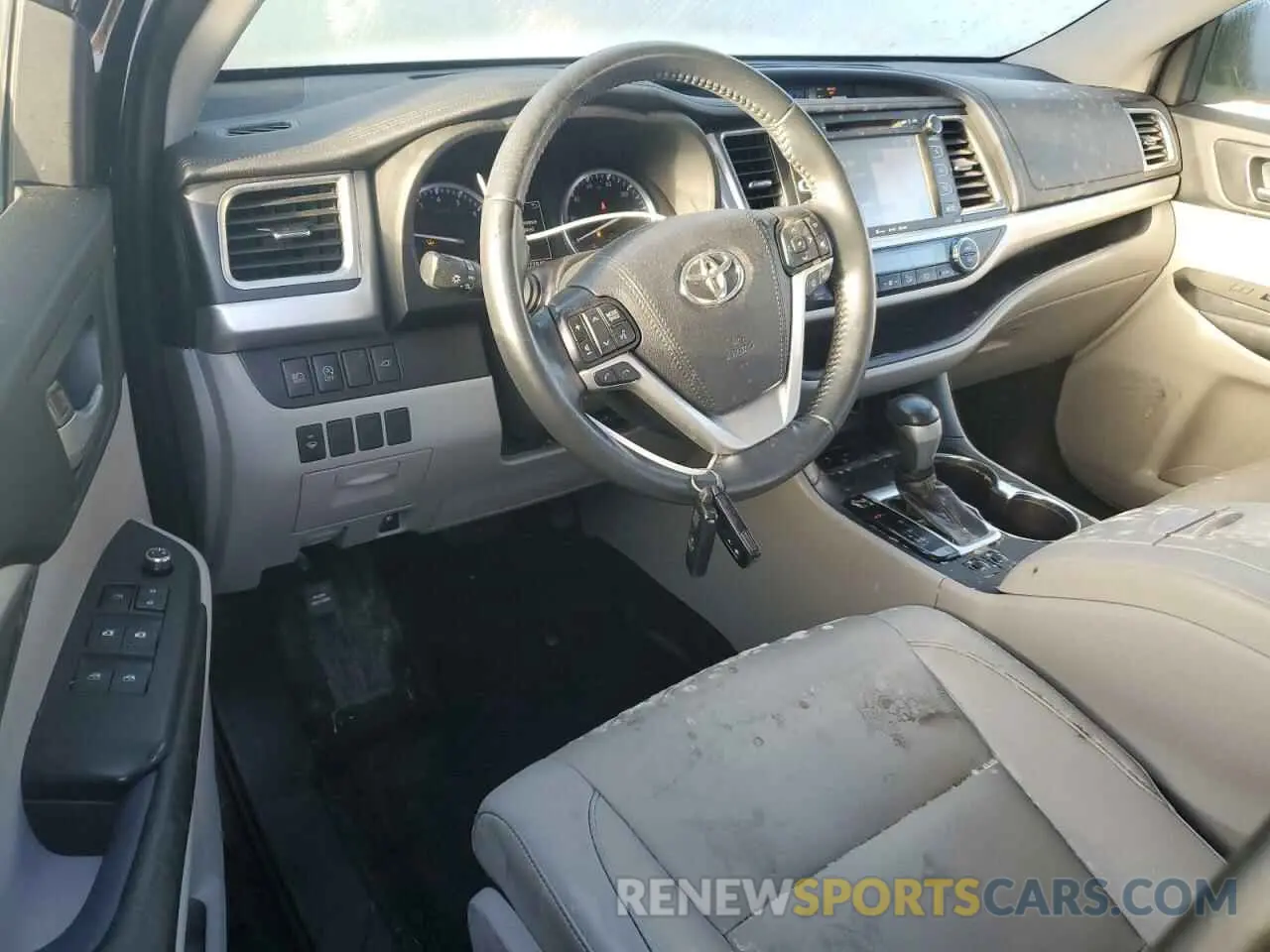 8 Photograph of a damaged car 5TDKZRFH1KS562280 TOYOTA HIGHLANDER 2019