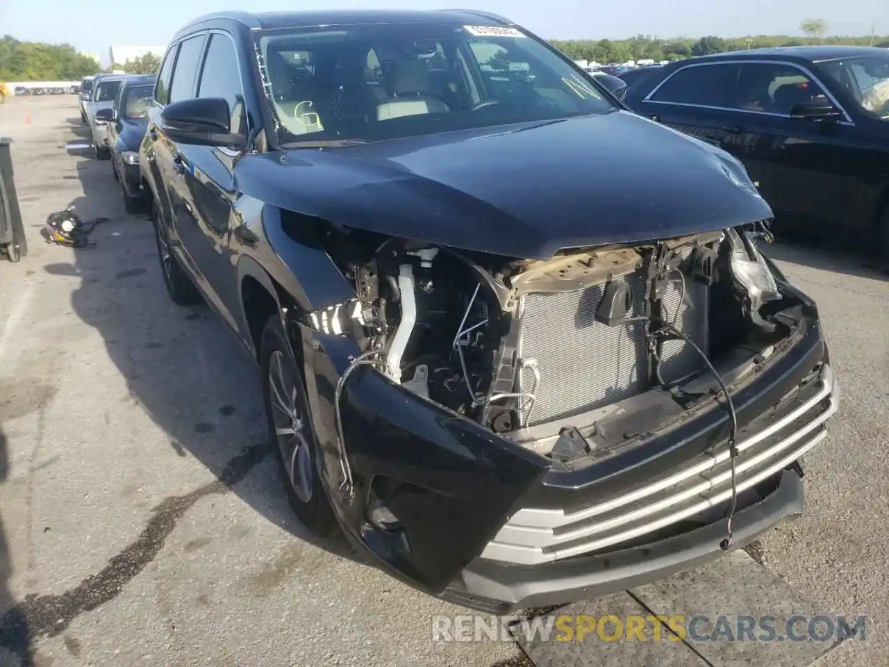 1 Photograph of a damaged car 5TDKZRFH1KS562800 TOYOTA HIGHLANDER 2019