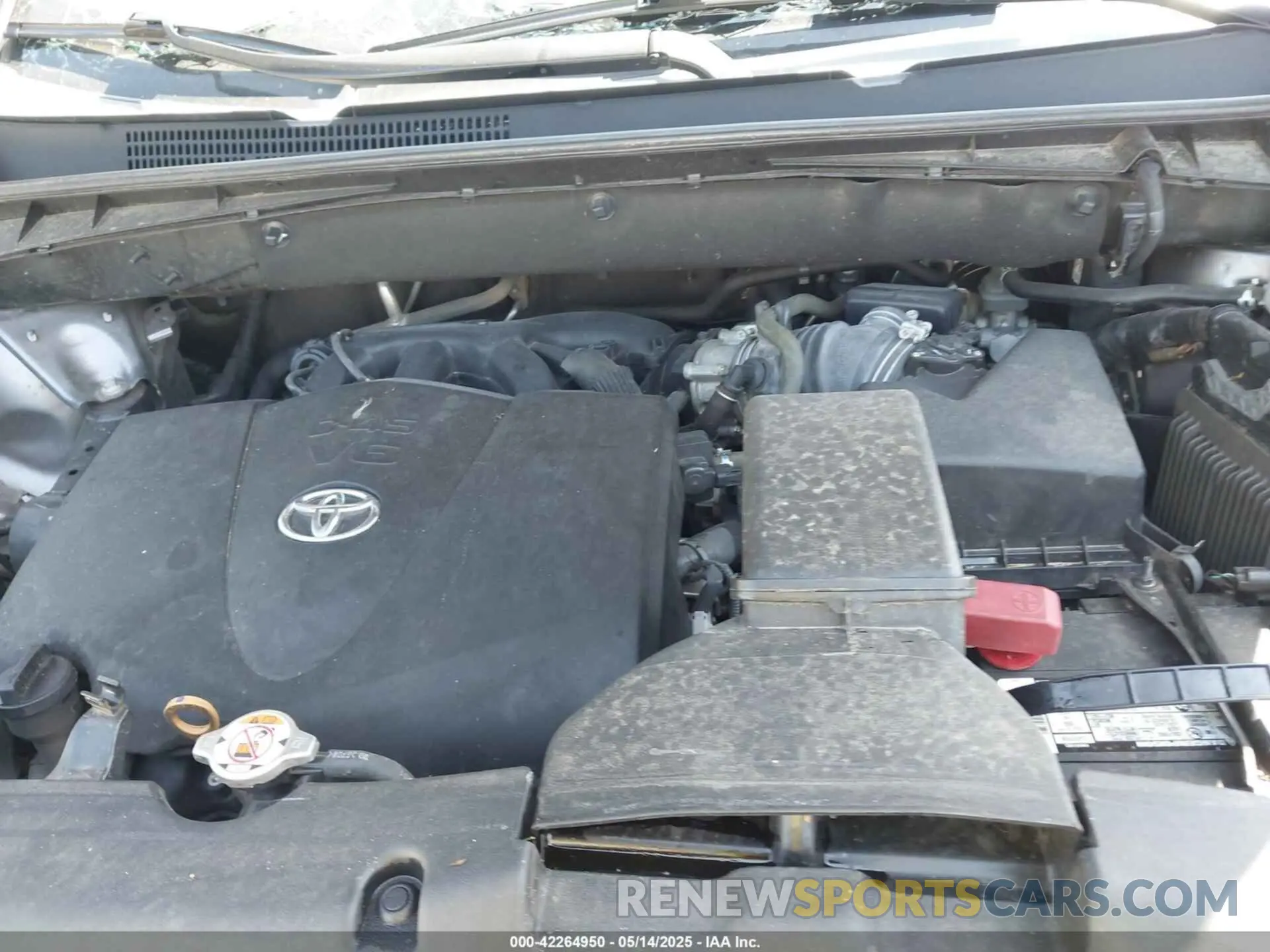 10 Photograph of a damaged car 5TDKZRFH1KS563414 TOYOTA HIGHLANDER 2019