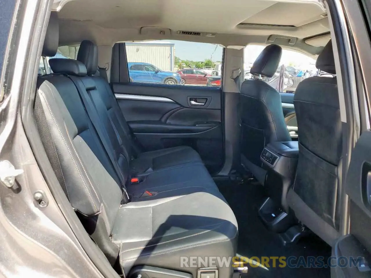 11 Photograph of a damaged car 5TDKZRFH1KS564580 TOYOTA HIGHLANDER 2019