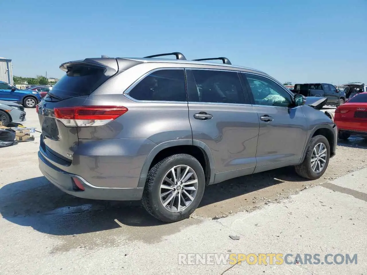 3 Photograph of a damaged car 5TDKZRFH1KS564580 TOYOTA HIGHLANDER 2019