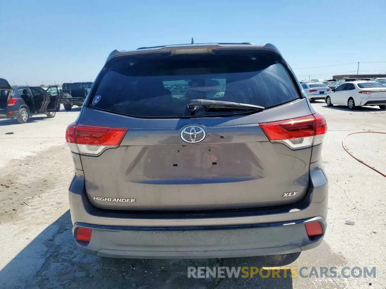 6 Photograph of a damaged car 5TDKZRFH1KS564580 TOYOTA HIGHLANDER 2019