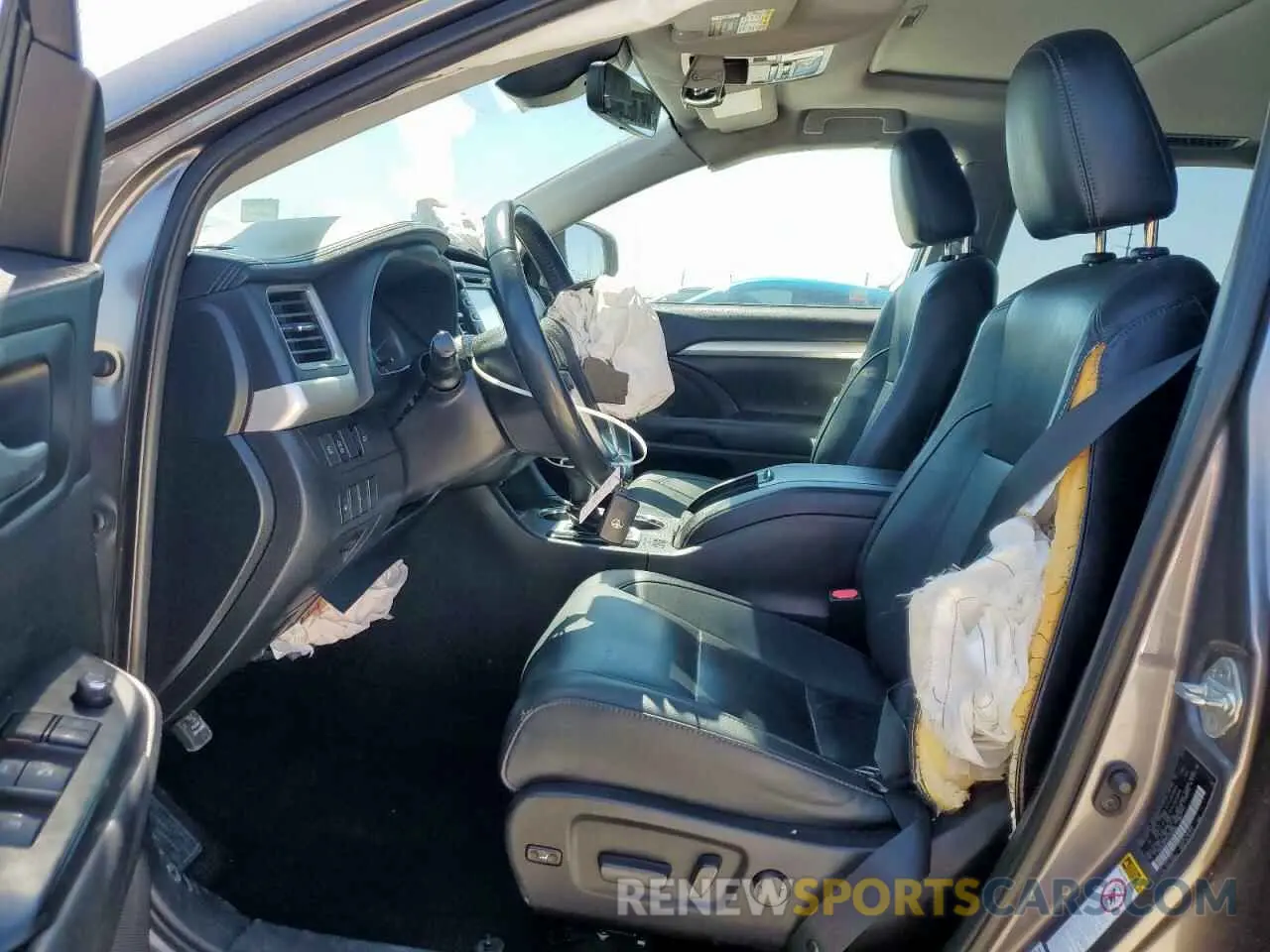 7 Photograph of a damaged car 5TDKZRFH1KS564580 TOYOTA HIGHLANDER 2019