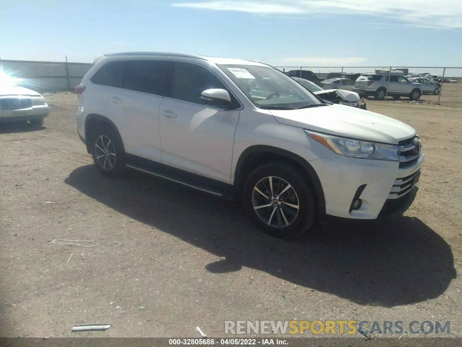 1 Photograph of a damaged car 5TDKZRFH1KS565521 TOYOTA HIGHLANDER 2019